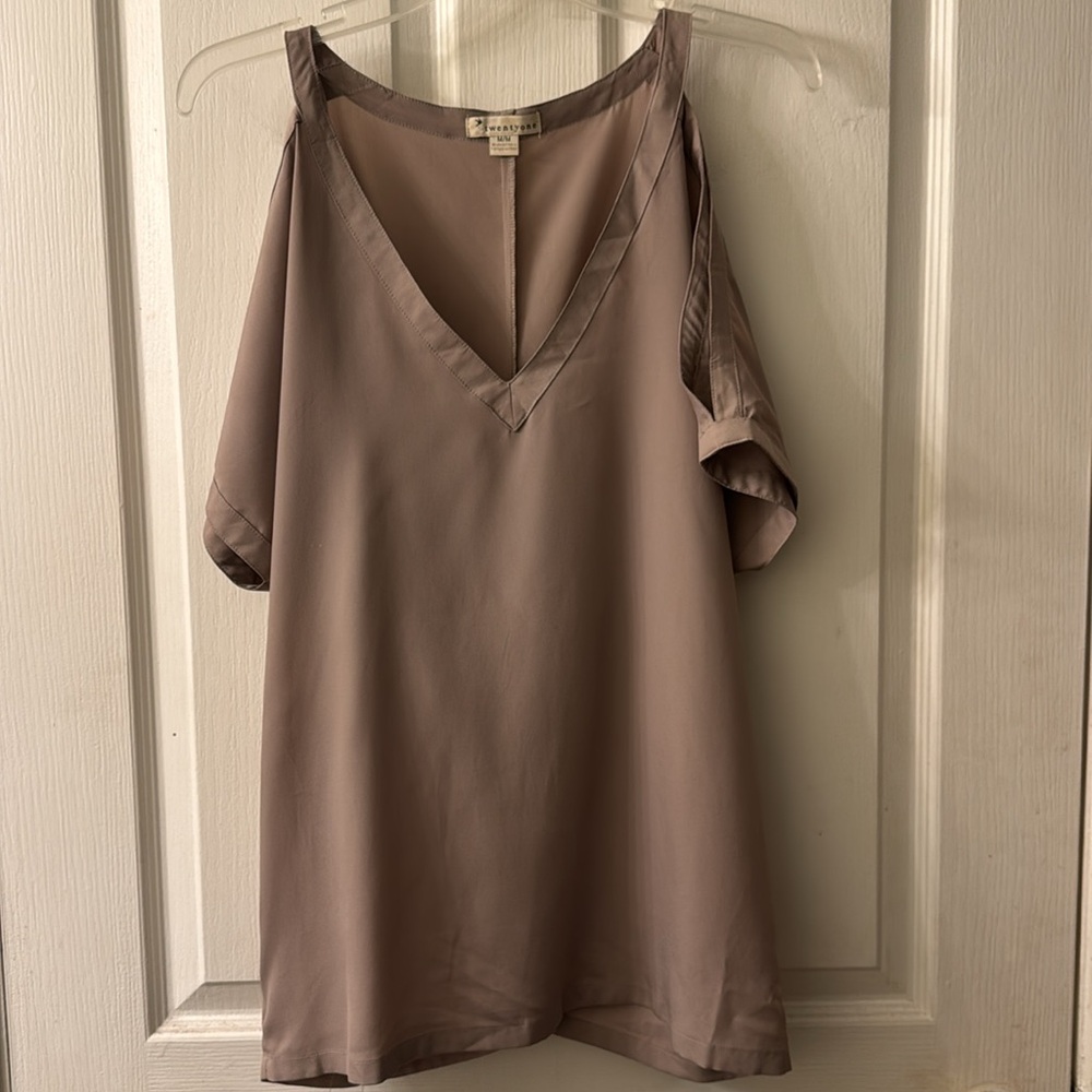 Taupe short sleeved cold shoulder v neck lightweight blouse size medium